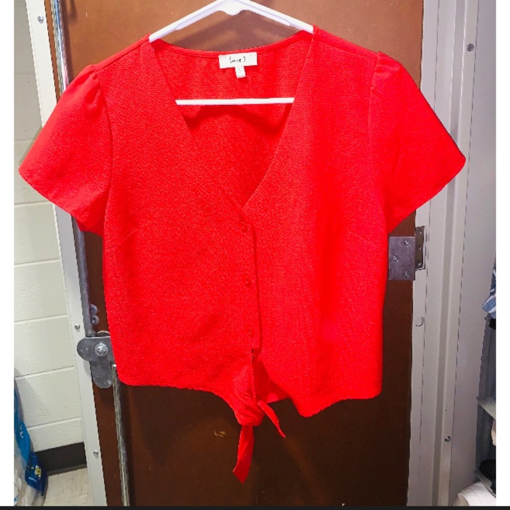 Red v neck bottom down blouse🌸